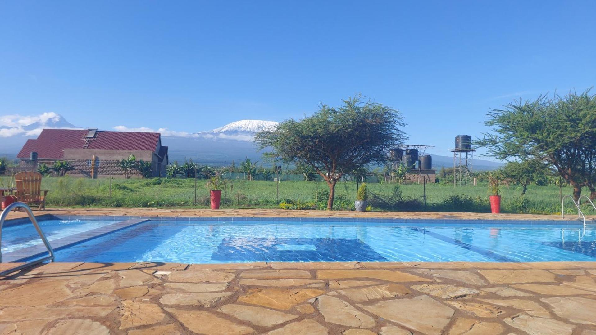 Amboseli Glass House Oloitokitok Eksteriør bilde